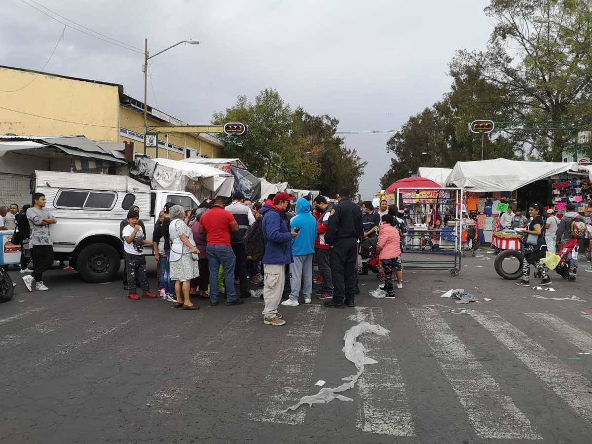 Bloqueo en el Eje 1 Norte por falta de luz. (Jorge Becerril)