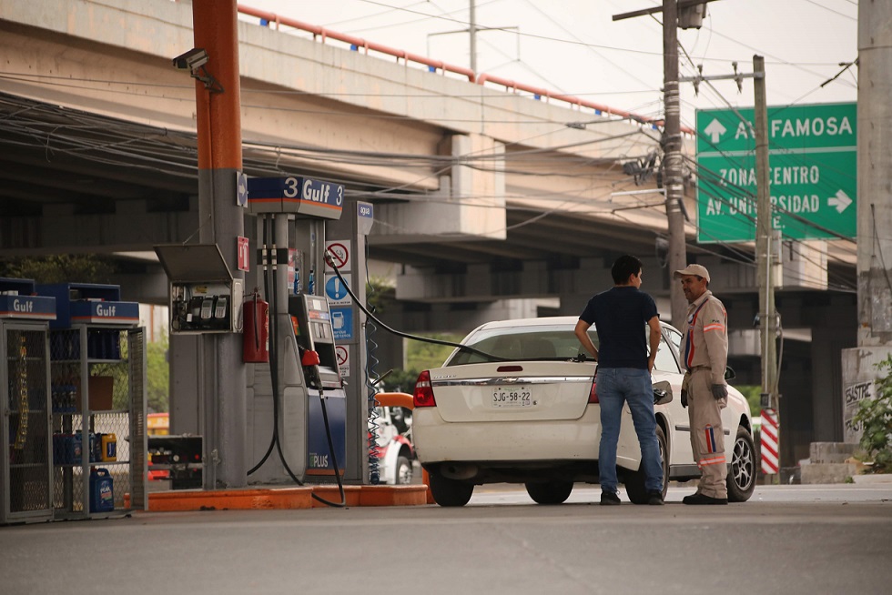 Gasolina en Nuevo León. Foto: Roberto Alanís.