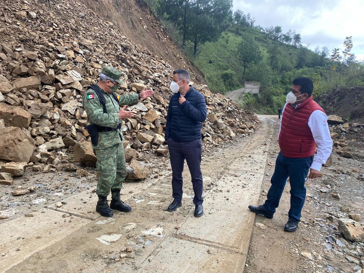 El gobernador Alejandro Murat recorrió las zonas más afectadas. (Óscar Rodríguez)