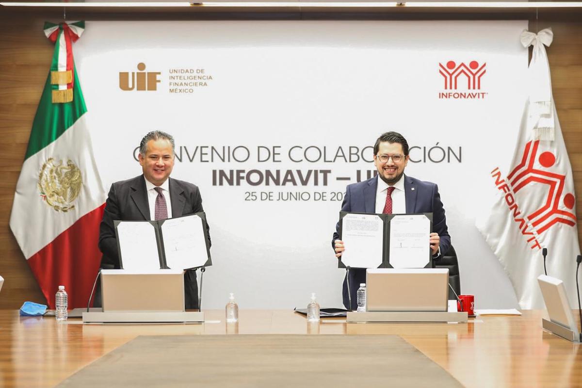 Santiago Nieto, titular de la UIF (derecha) y Carlos Martínez, director del Infonavit./ Especial
