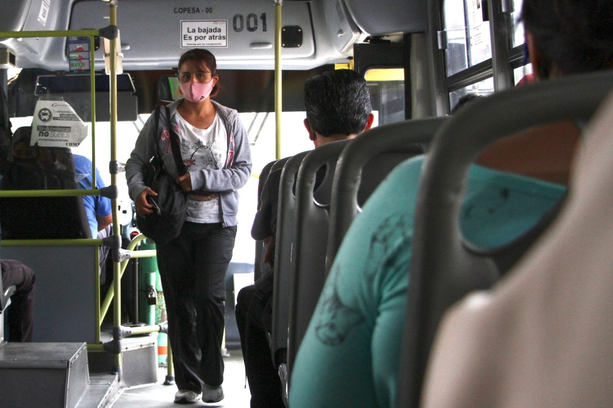 El transporte público ha sufrido cambios debido a la pandemia por coronavirus. (Cuartoscuro)
