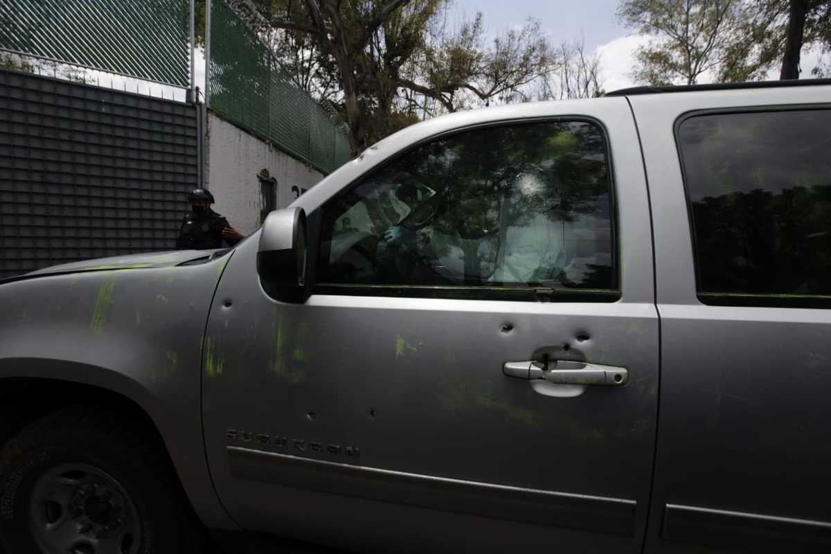 Tras atentado a García Harfuch, llega camioneta implicada a fiscalía antisecuestros. (Omar Franco)