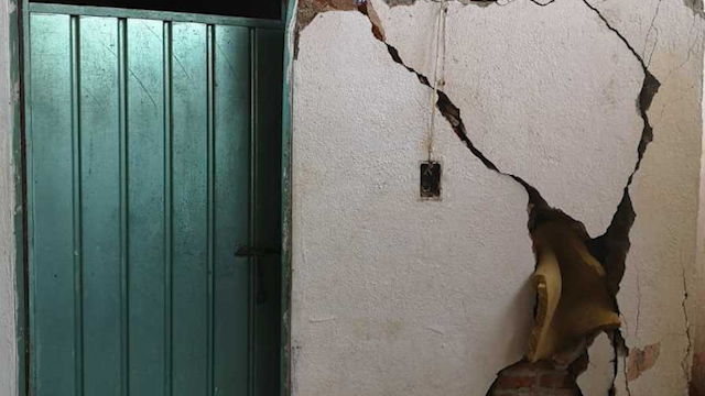Derrumbes y grietas en casas por sismo generan temor en comunidades de Oaxaca