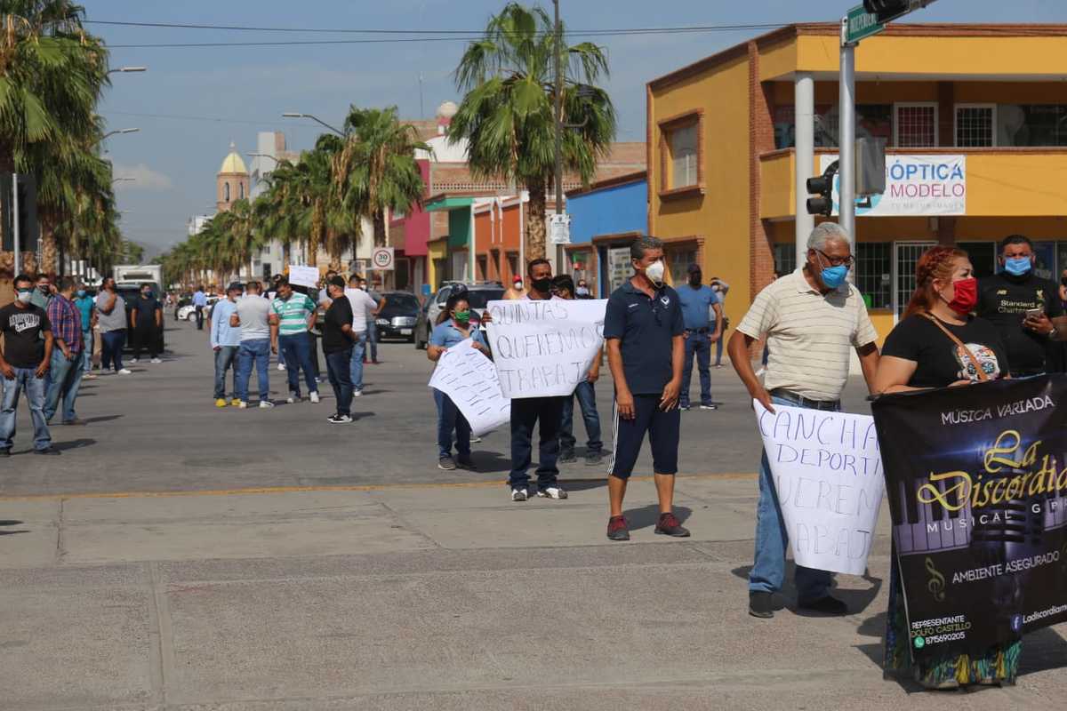 La manifestación se realizó con dueños de bares y trabajadores. (Rolando Riestra)