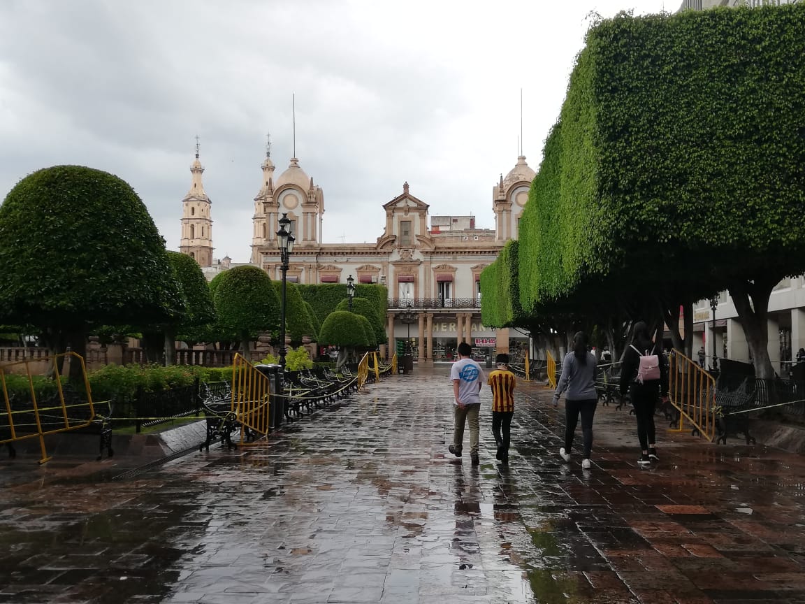 Ponen vallas en el jardín de León (Foto Dany Béjar)