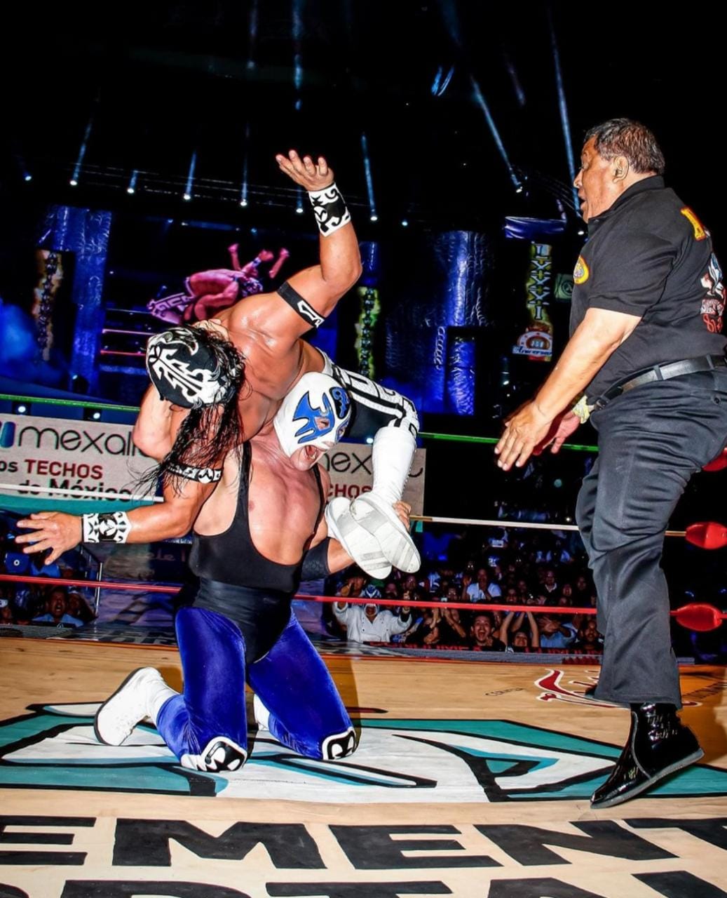 La 'Atlántida', llave de rendición del luchador Atlantis (Instagram: @cmll_mx)