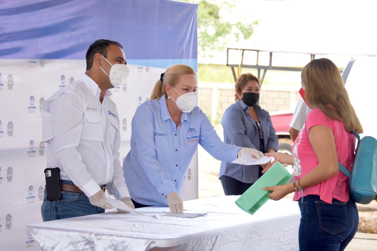 Entregan en Altamira más de 3 mil becas a estudiantes. Cortesía