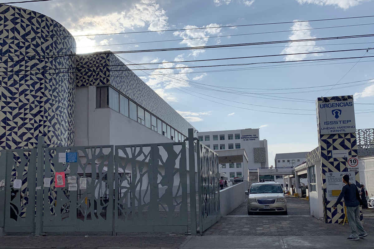Fachada de la clínica y hospital ISSSTEP. (Agencia Enfoque)