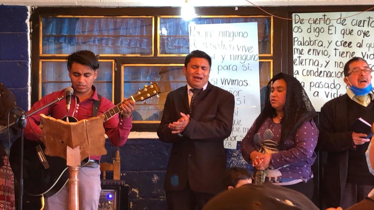 Gabriela Gómez fue despedida por sus familiares con música y oración. (Abraham Reza)