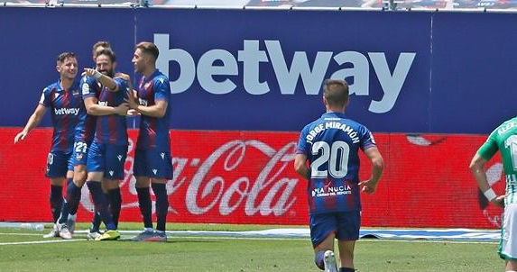 Levante se impuso 4-2 sobre el Real Betis (EFE)