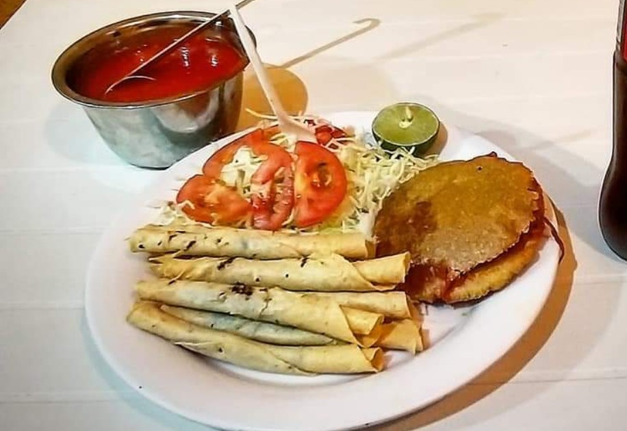 Las gorditas y tacos dorados en aceite, son una gastronomía considerada como artesanal. (Especial)