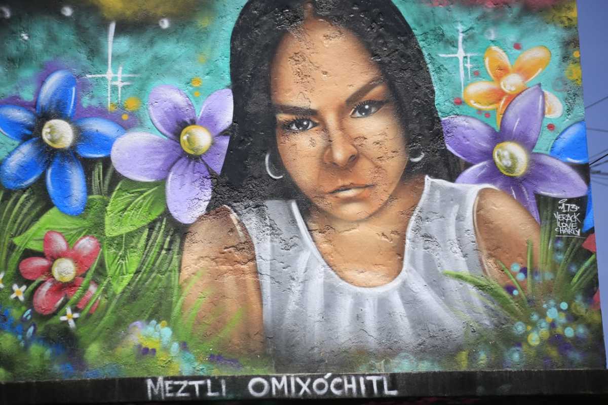 Con un mural y un acto público, miembros de la 28 de Octubre recordaron el homicidio de Meztli Sarabia. (Andrés Lobato)