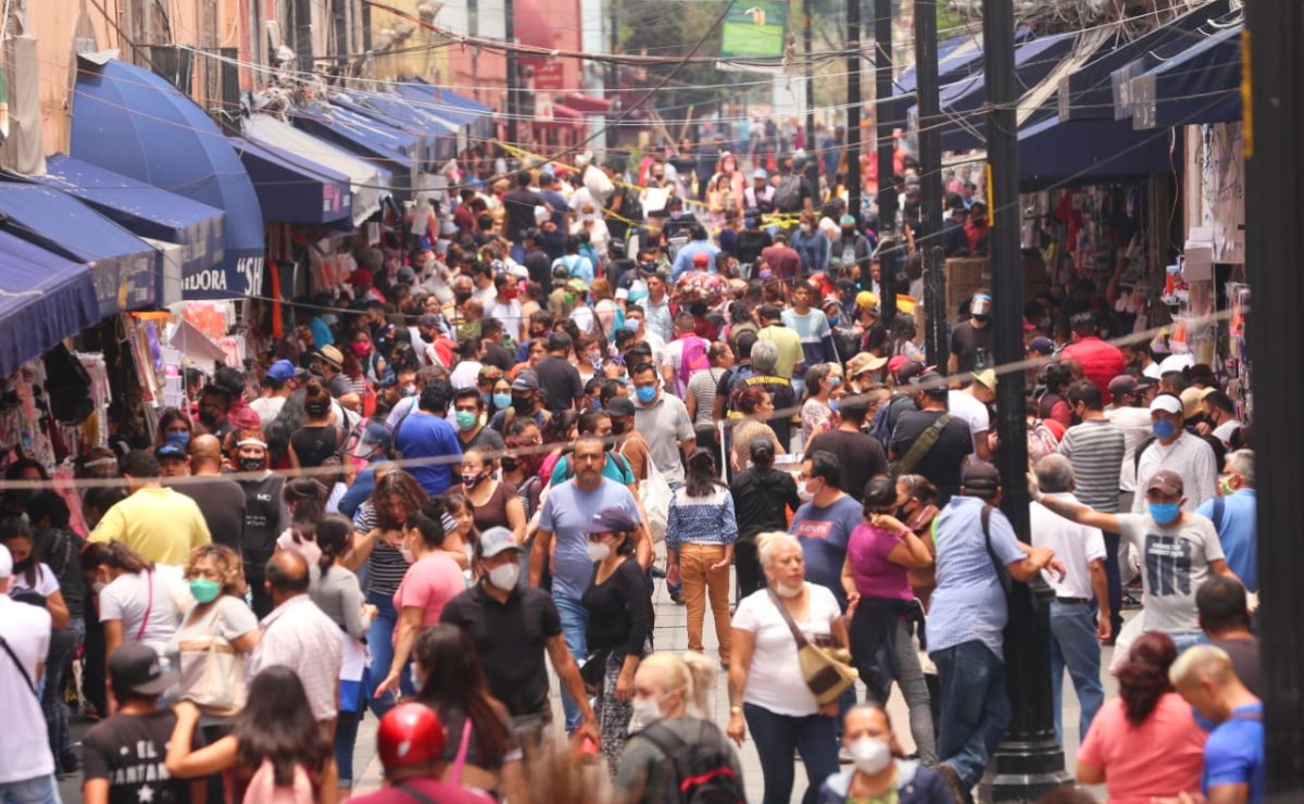 La calle Alhóndiga en el Centro Histórico, en el que reabrieron comercios gracias al semáforo naranja de coronavirus (Javier Ríos).
