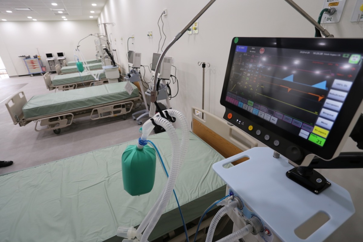 De las personas hospitalizadas, 555 están confirmadas con covid-19. Foto: Archivo.