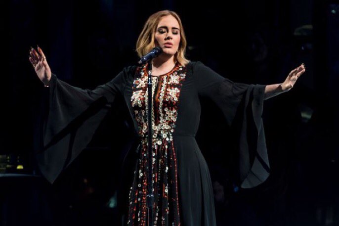 Adele en Glastonbury 2016 (YouTube).