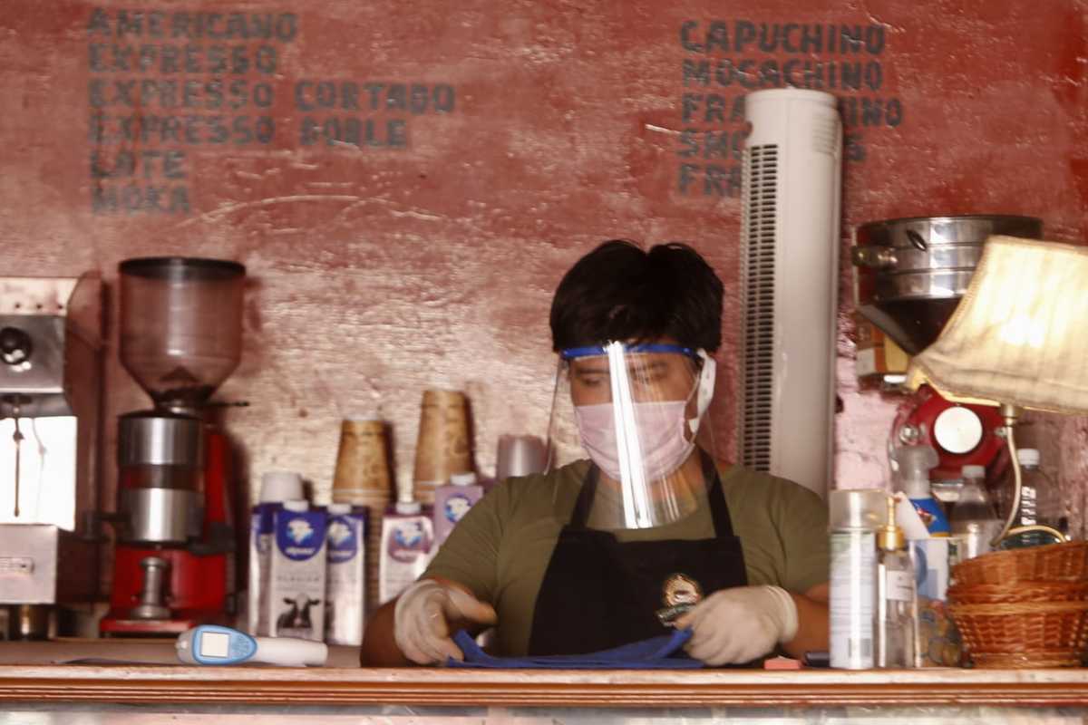 En CdMx, los restaurantes que reabran ante la pandemia tendrán horarios escalonados. (Ariana Pérez)