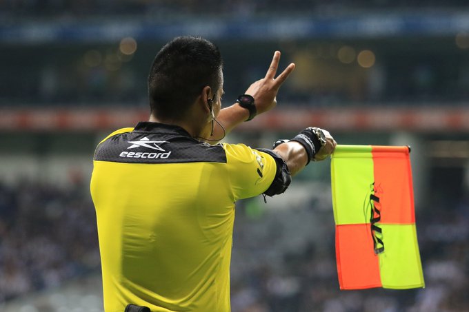 Confirman tres nuevos casos positivos de covid-19 en el arbitraje mexicano (Twitter: @FMF)