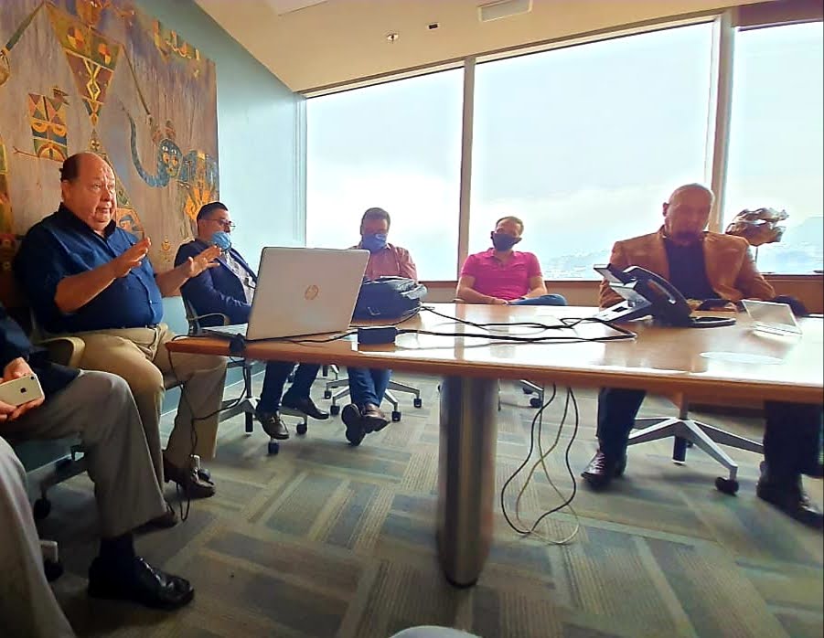 El doctor en salud dio a conocer los protocolos de seguridad para evitar la propagación del coronavirus. Foto: Especial.