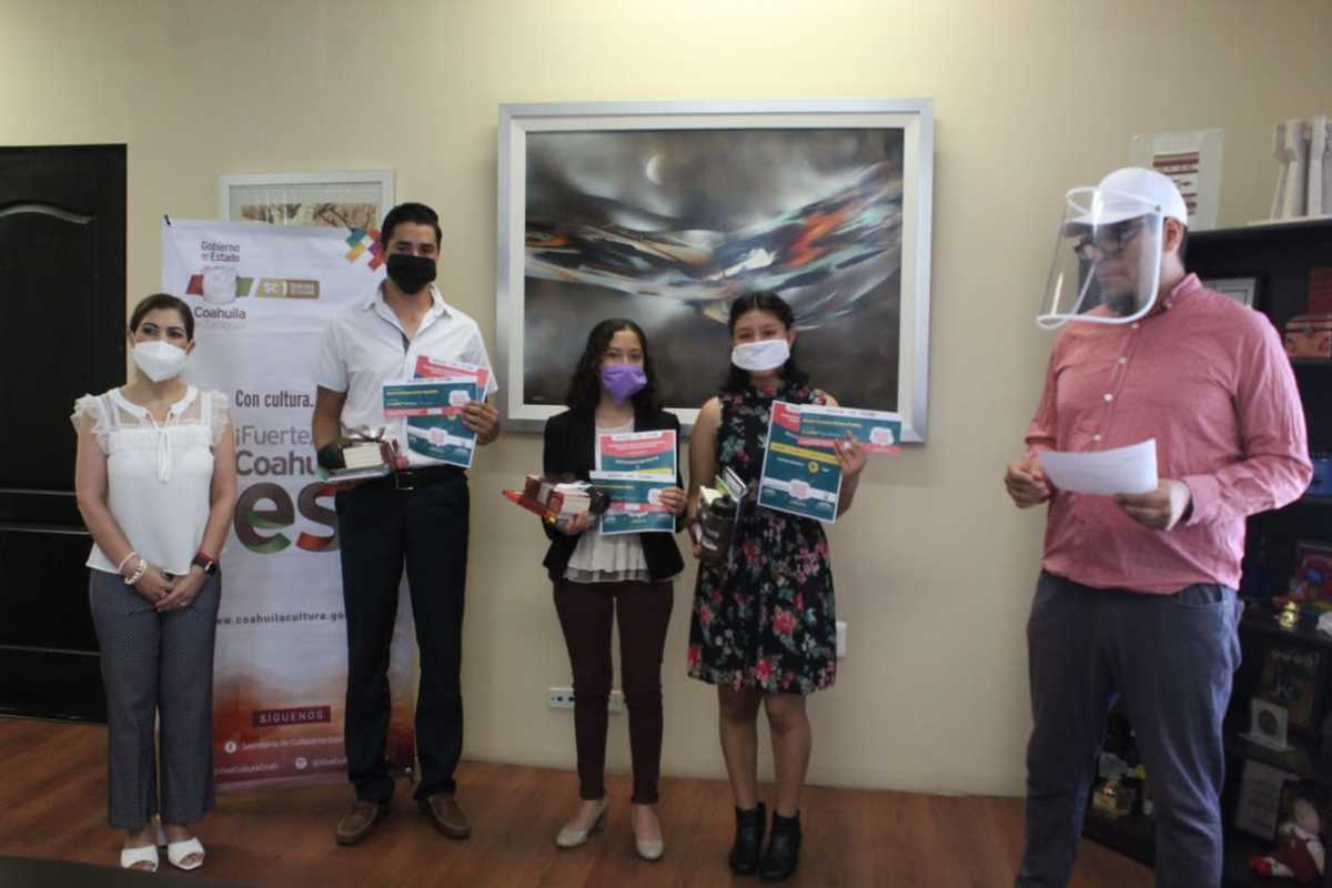 Entrega de premios a jóvenes autores de Coahuila. (Especial)