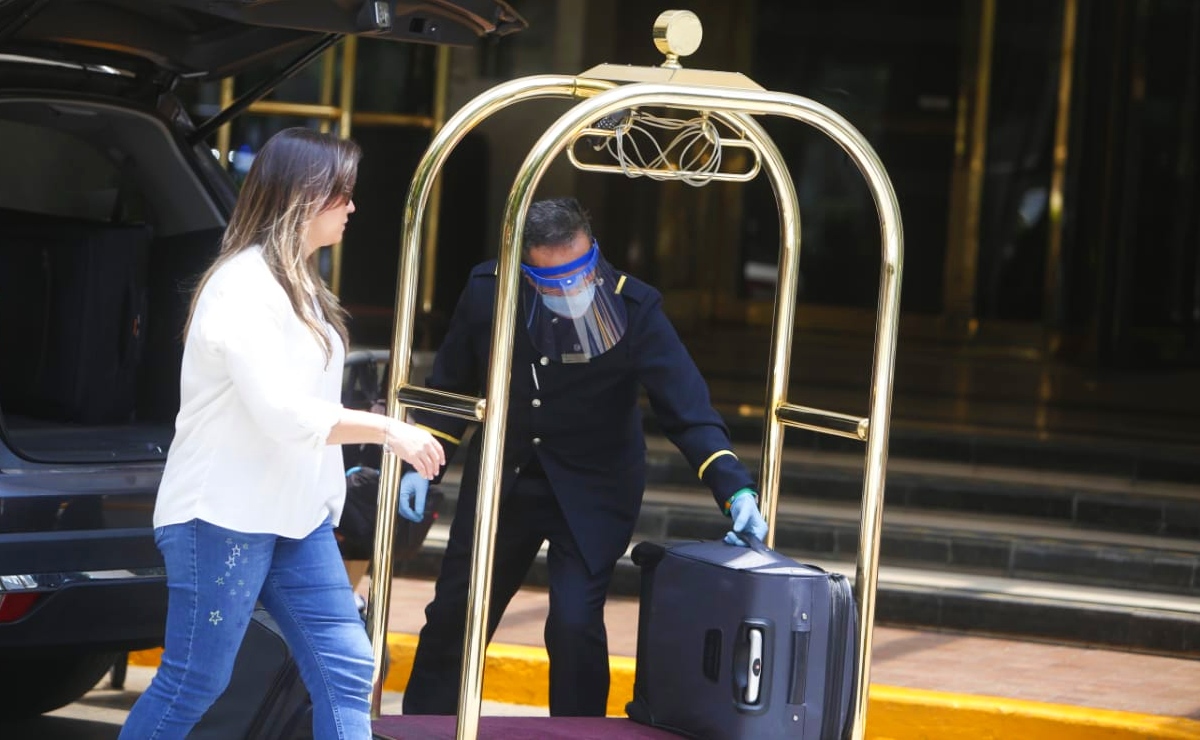 Hoteles de la Ciudad de México reabren al 30 por ciento gracias a semáforo naranja (Araceli López).