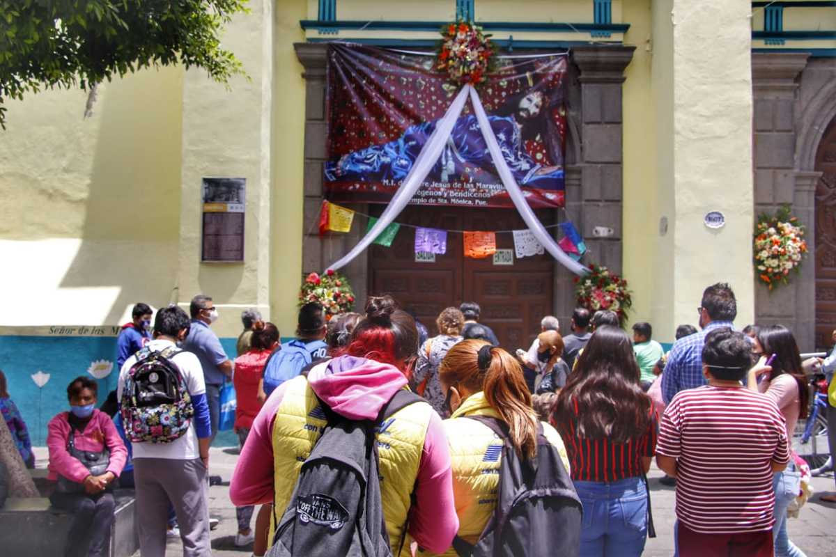 Al santo milagroso acudieron cerca de 150 personas para pedirle que ponga fin a la crisis sanitaria. (Melanie Torres)
