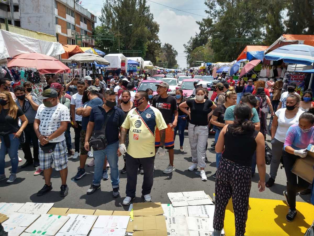 Los ambulantes cerraron por varios minutos Eje 1 Norte. | César Velázquez