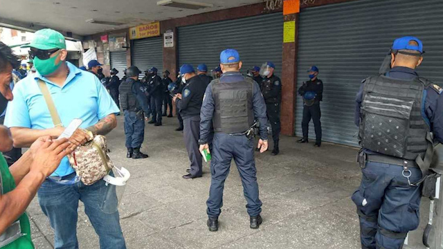 En CdMx, impiden instalación de ambulantes en Eje Central por coronavirus