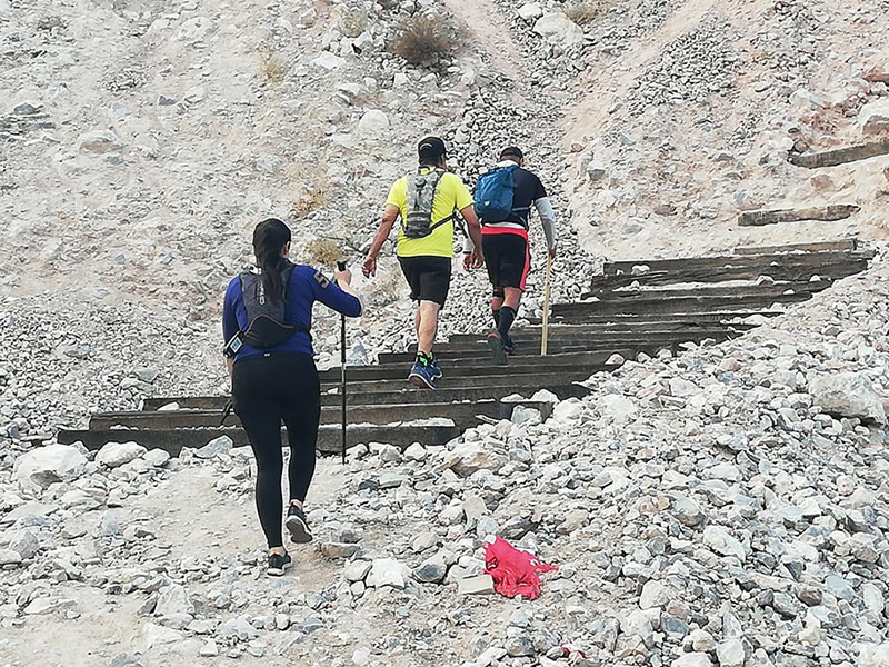 Deportistas suben al Cerro de las Noas para hacer ejercicio al aire libre. (Especial)