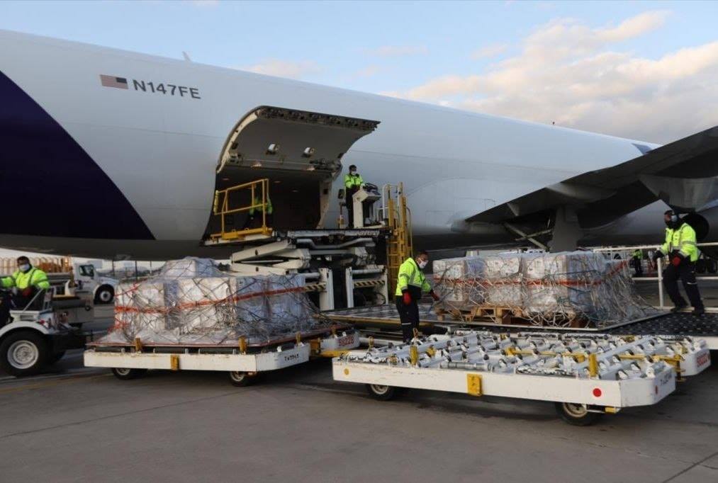 Los insumos llegaron al Aeropuerto Internacional de Toluca. (Facebook: SRE)