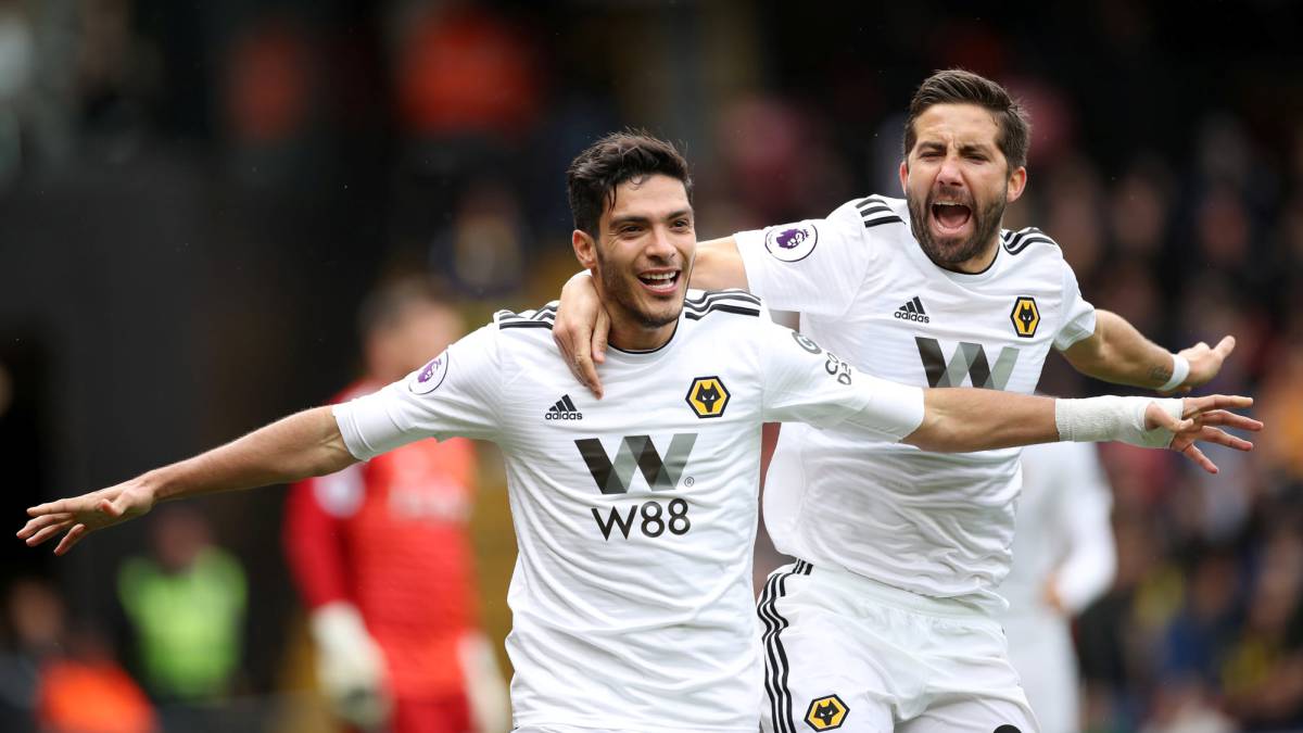 Raúl Jiménez y João Moutinho, futbolistas del Wolverhampton (Reuters)
