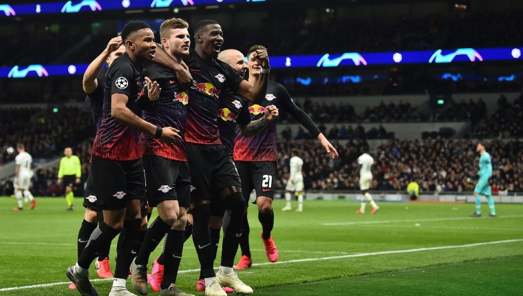 RB Leipzig durante un partido de la Champions League (AFP)
