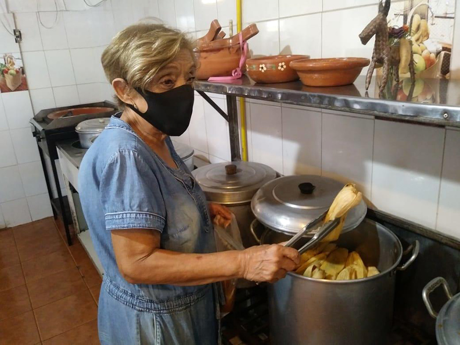 Tamales 'Chela' resultan afectados por la pandemia. (Especial)