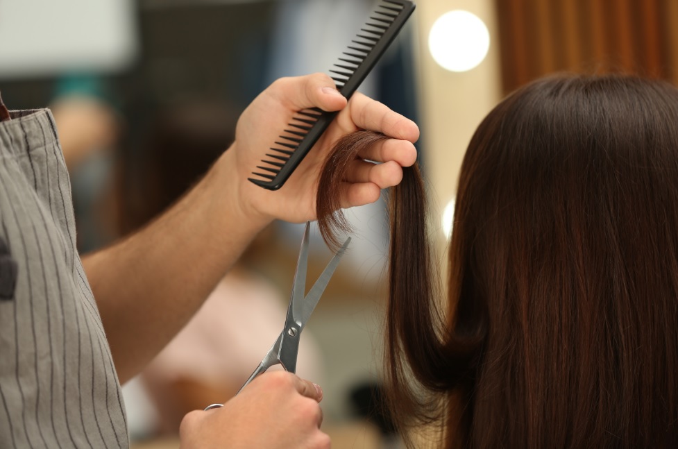 El covid-19 mantuvo más de tres meses cerradas las estéticas y barberías. (Shutterstock)
