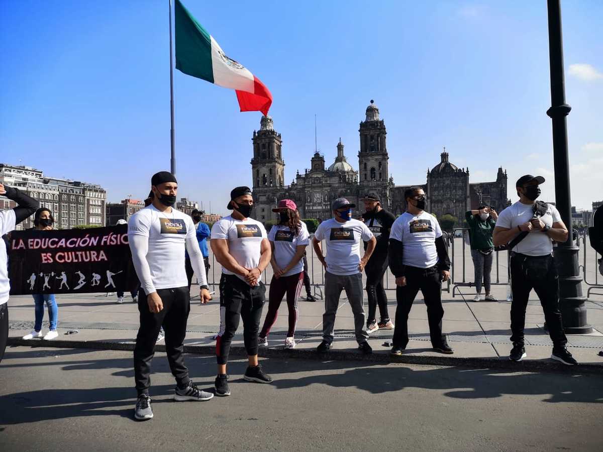 Dueños de gimnasios protestan en Zócalo de CdMx. | Jorge Becerril