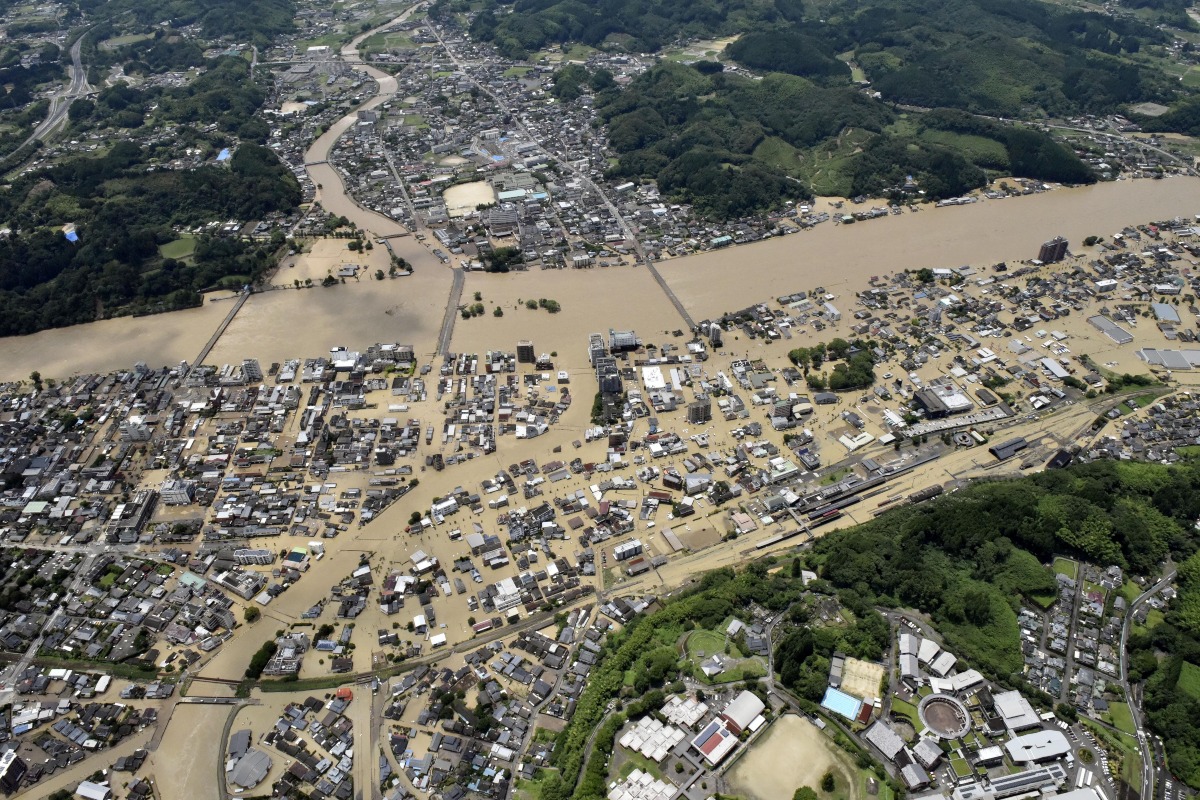 La localidad de Hitoyosi, completamente inundada por el río Kuma. (Reuters)