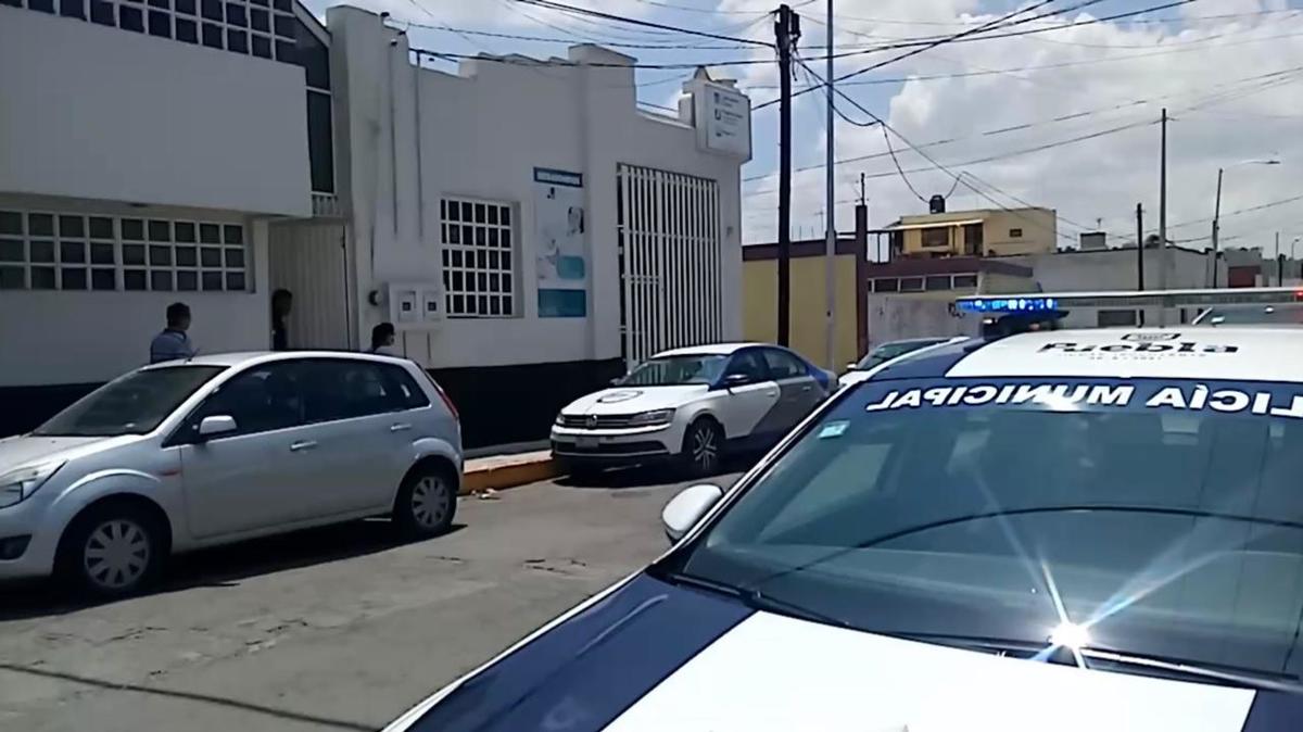 Peritos de la FGE realizan las diligencias y policías municipales resguardan el laboratorio. (Especial)