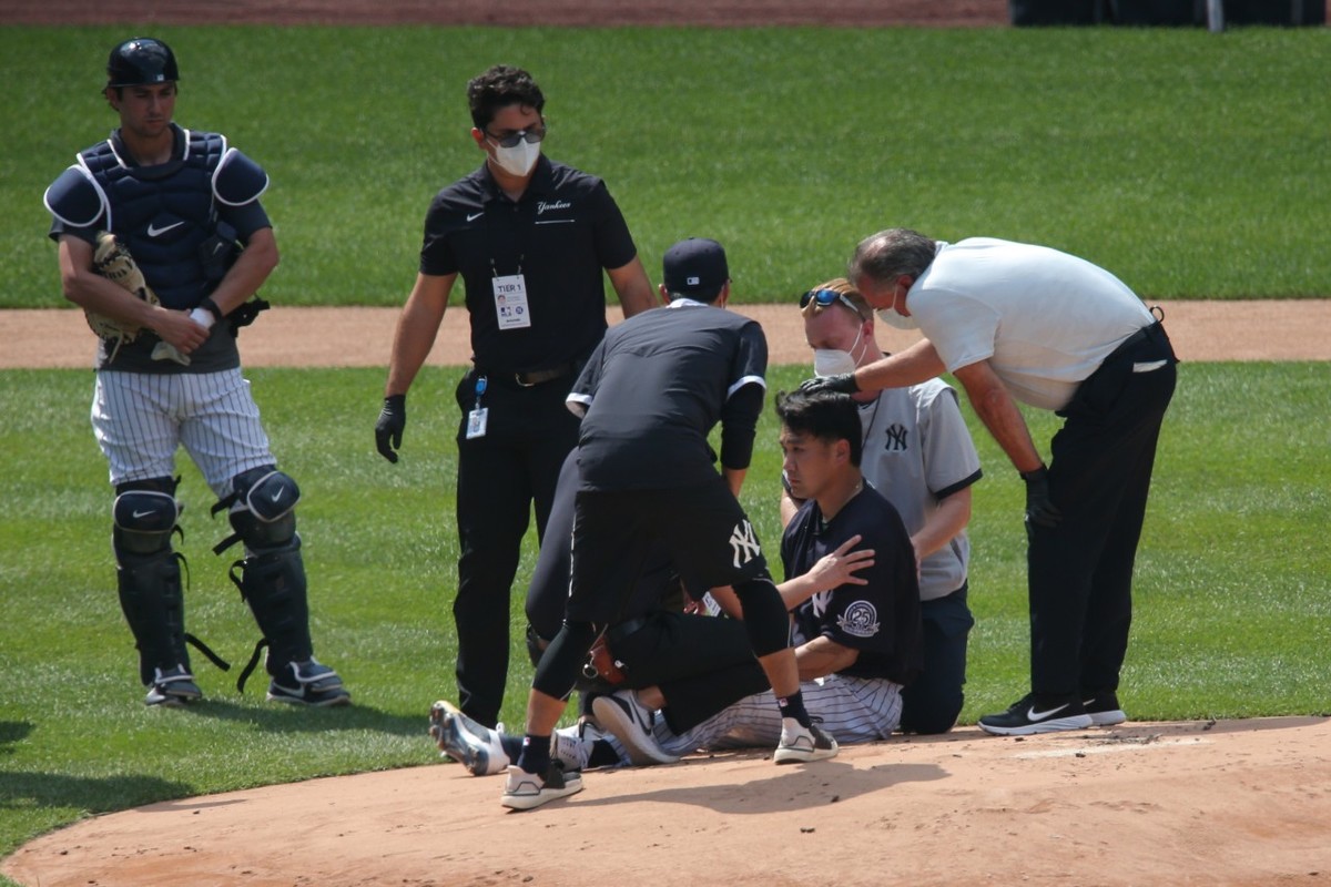 Masahiro Tanaka recibe impactante pelotazo en la cabeza (Reuters)