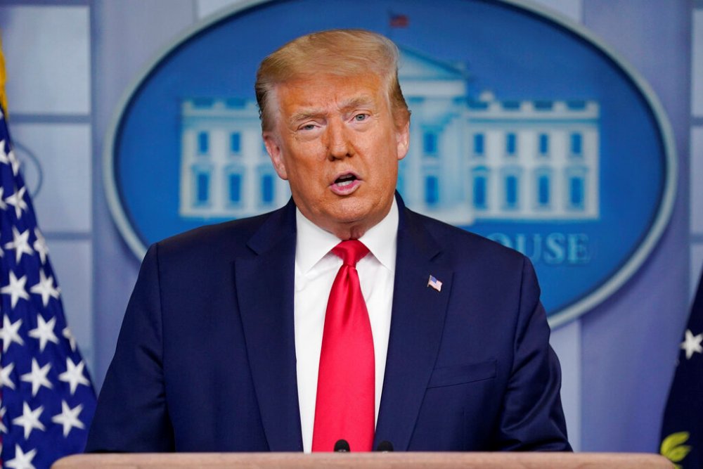 Trump dijo el martes pasado que estaba cada vez "más enfadado" con China por el avance del coronavirus. (AP)