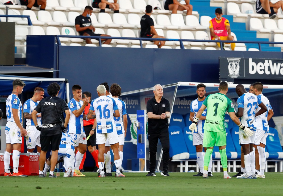 Javier Aguirre con sus jugadores del Leganés (Reuters)