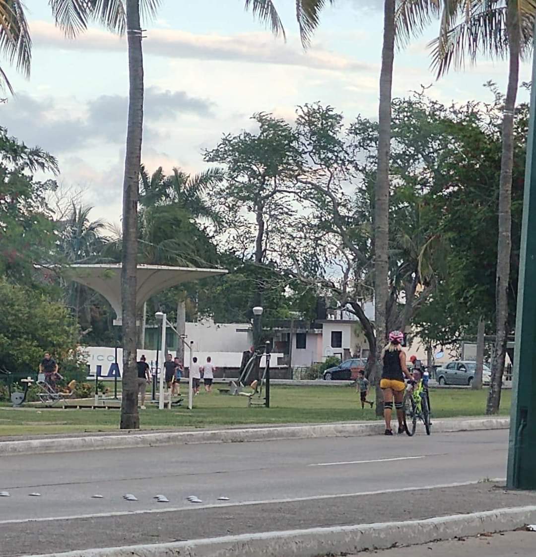 Personas en laguna del Carpintero | Facebook