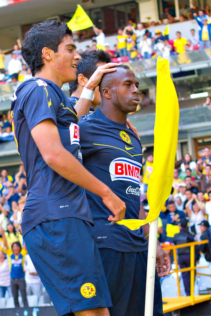 Raúl Jiménez celebrando con Chucho Benítez (Imago7)