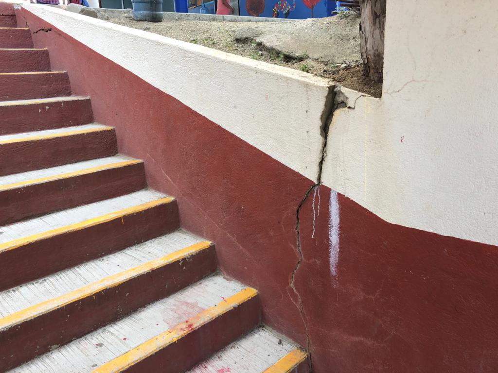 Reportan daños en 660 escuelas de Oaxaca tras sismo del 23 de junio.
