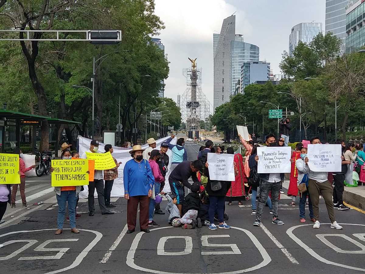 Artesanos protestan sobre Avenida Reforma. (Cesar Velázquez)