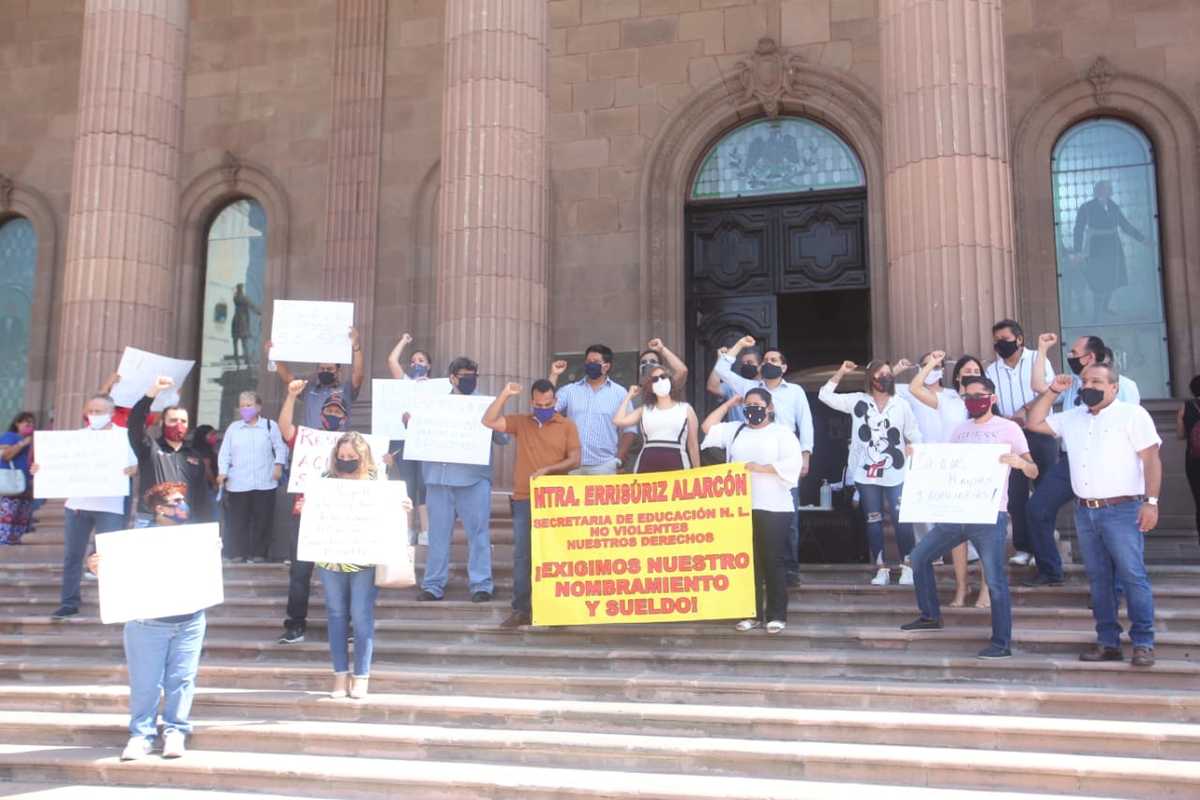 Tras la caravana, los maestros se instalaron en el Palacio de Gobierno para seguir con la protesta. Foto: Raúl Palacios.