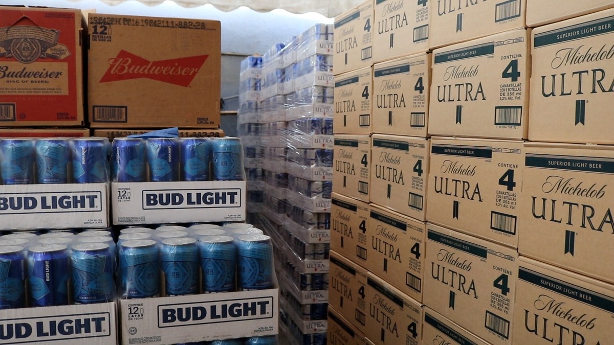 Las cervezas fueron aseguradas a personas que planeaban venderla sin permiso.