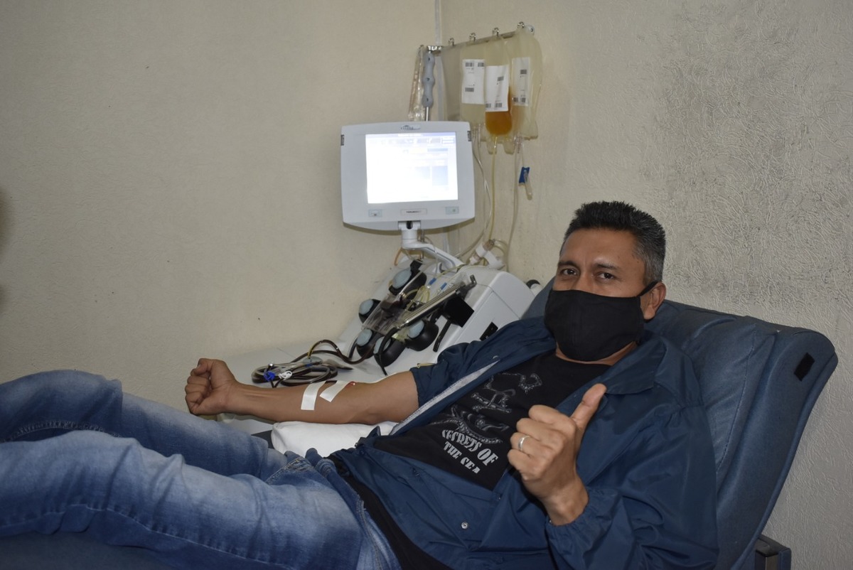 Pacientes recuperados de covid-19 donan plasma al IMSS para tratar a pacientes con esa enfermedad. (Especial)