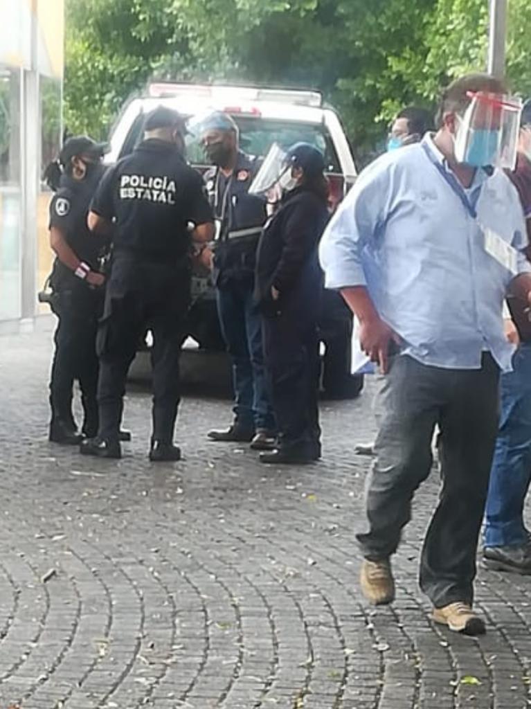 Olga Méndez, denunció que este martes por la tarde elementos de Seguridad y Protección Civil, realizaron un operativo en el restaurante La Noria. (Esp