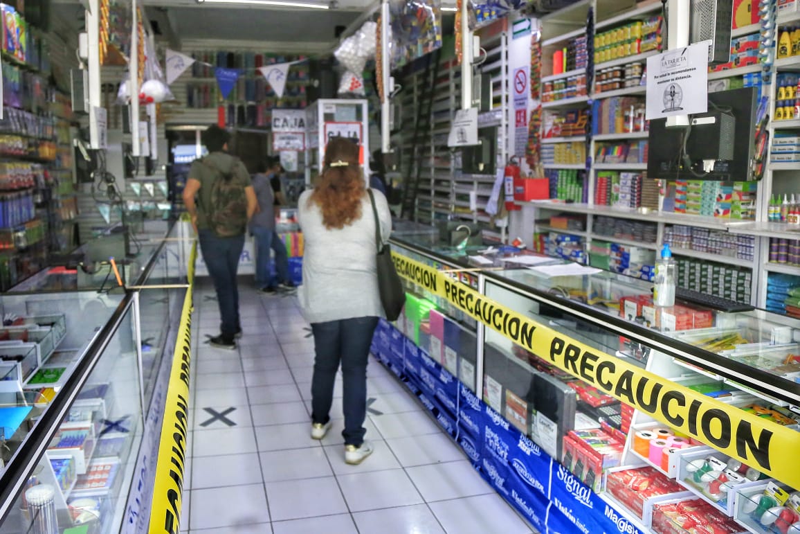 Papelerías esperan con incertidumbre qué pasará con el nuevo ciclo escolar y lidian con la caída de ventas. (Andrés Lobato)