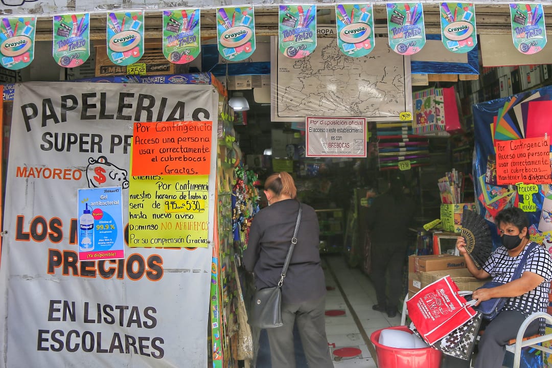 Papelerías esperan con incertidumbre qué pasará con el nuevo ciclo escolar y lidian con la caída de ventas. (Andrés Lobato)