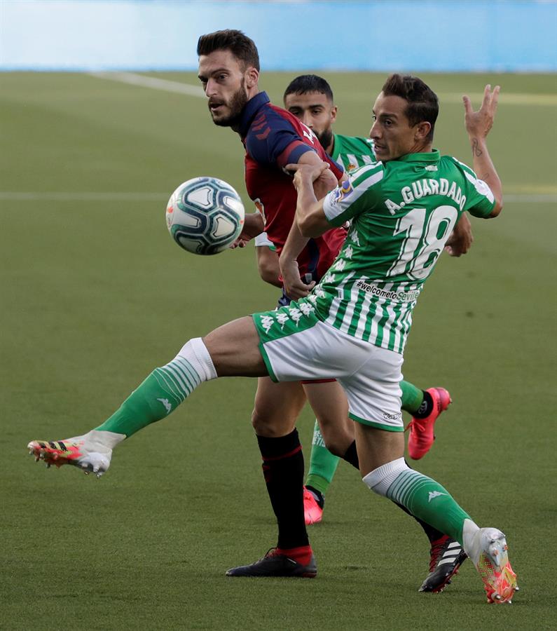 Andrés Guardado jugó 74 minutos en la victoria del Betis (EFE)